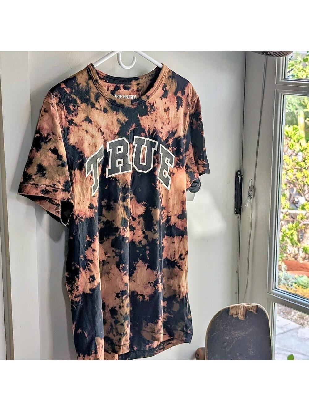 True Religion Arc Logo T-Shirt with an allover bleach-dyed finish ⚡️🔥